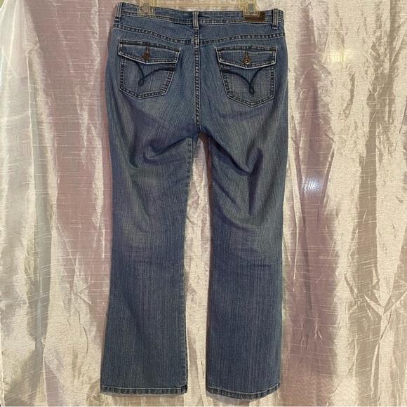 Lee Midrise Bootcut SZ 8 Medium, GUC, stretch, distressed, lower on the waist - Picture 2 of 12